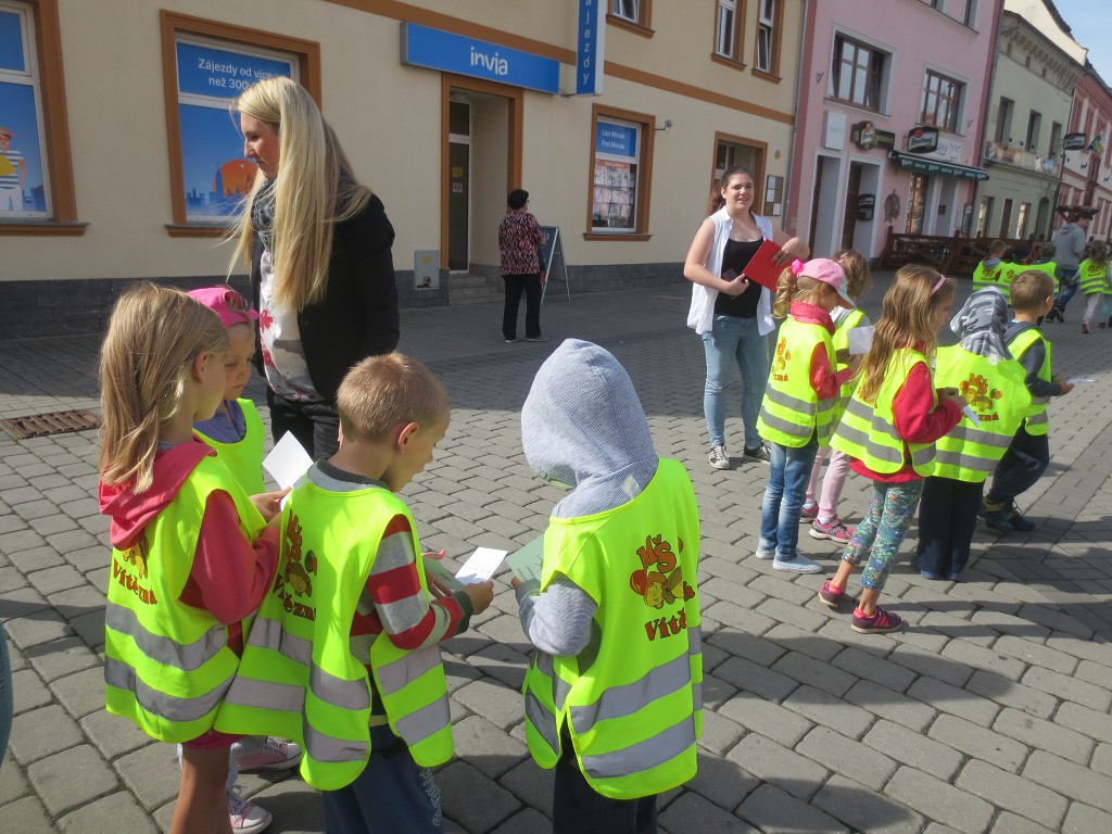 Dopoledne s lavičkami - MŠ Barevný klíček