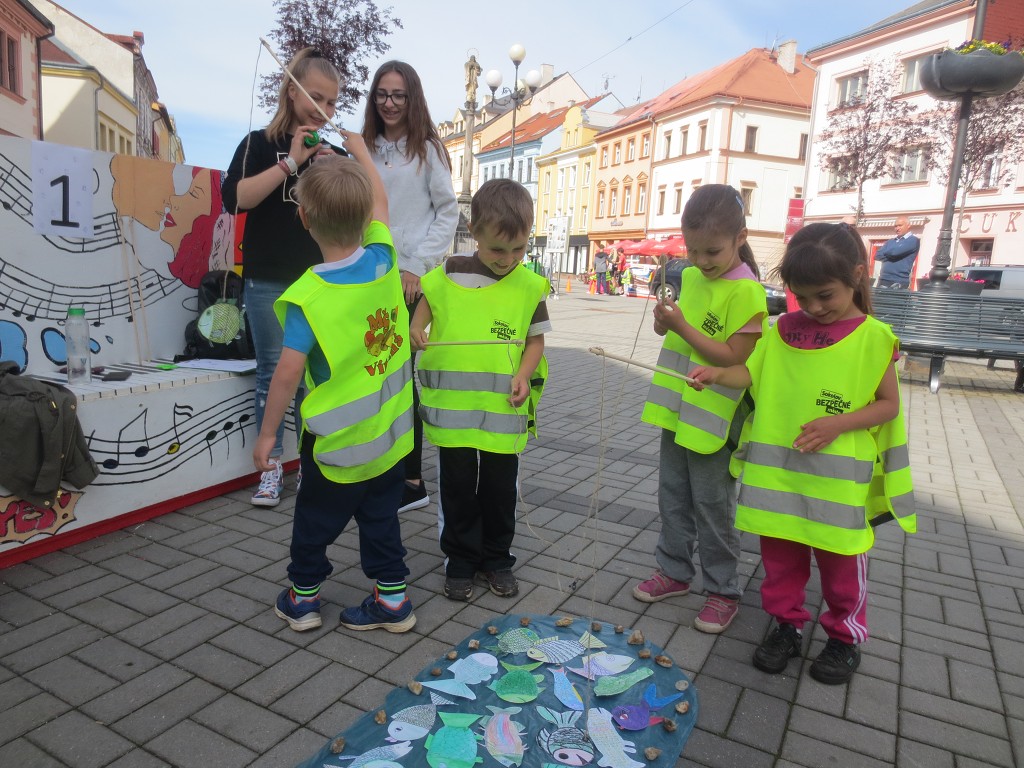 Dopoledne s lavičkami - MŠ Barevný klíček