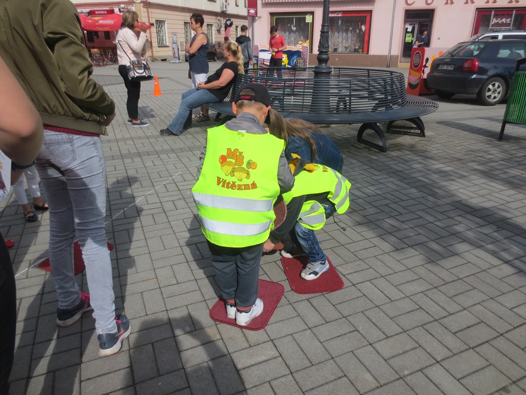 Dopoledne s lavičkami - MŠ Barevný klíček