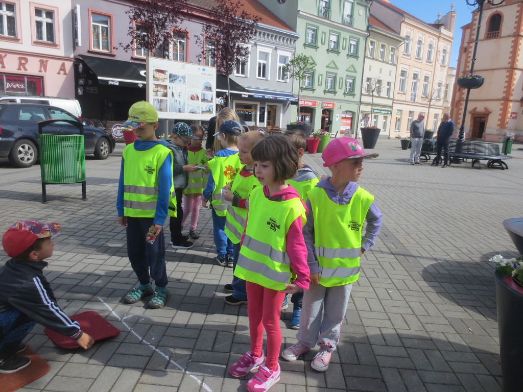 Dopoledne s lavičkami - MŠ Barevný klíček