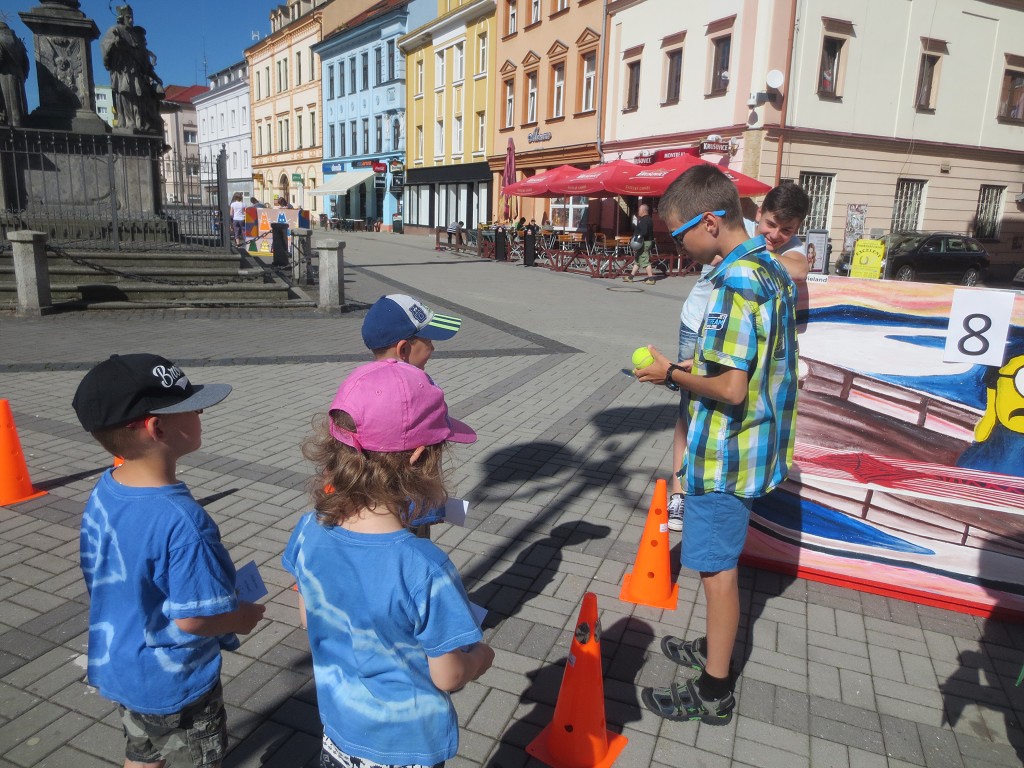 Dopoledne s lavičkami - MŠ Barevný klíček